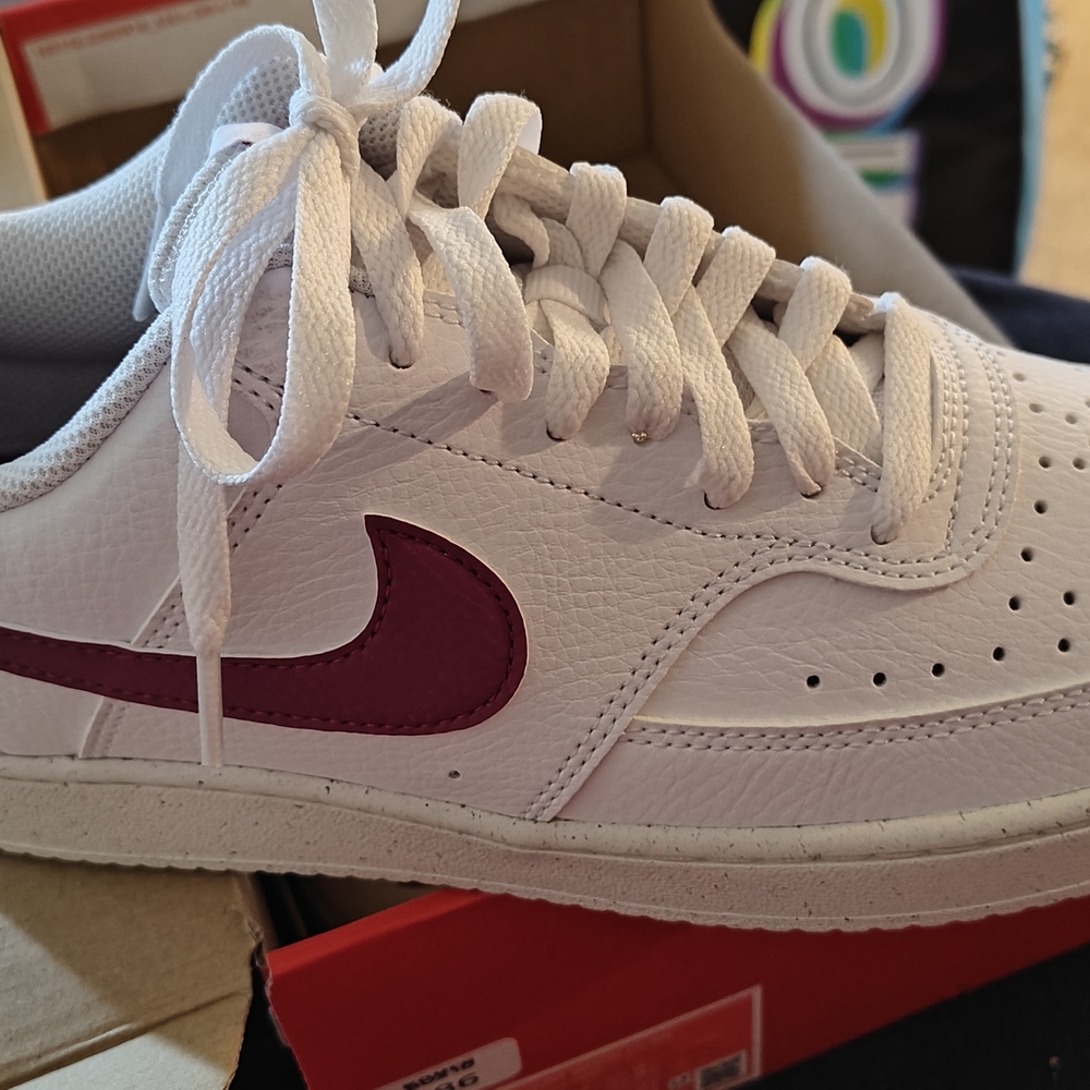 Nike Women's White Sneakers with Maroon Swoosh Size 9